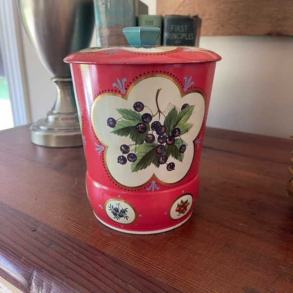 Vintage Tin with Lid - Picture 3 of 5